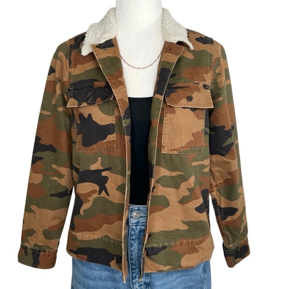 Madewell Jackets & Blazers - Madewell Northward Cropped Army Jacket in Cottontail Camo Sherpa Ed Brown XXS